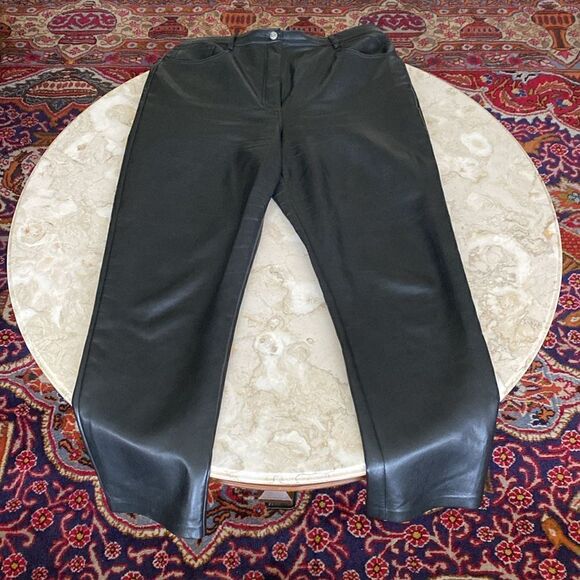 Wilfred The Melina™ Pant Vegan Leather Black - Picture 2 of 10